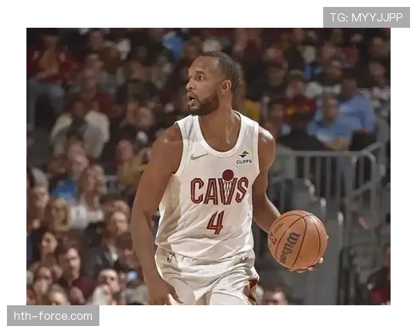 莫布里无球掩护制造错位，内线效率领跑同位置